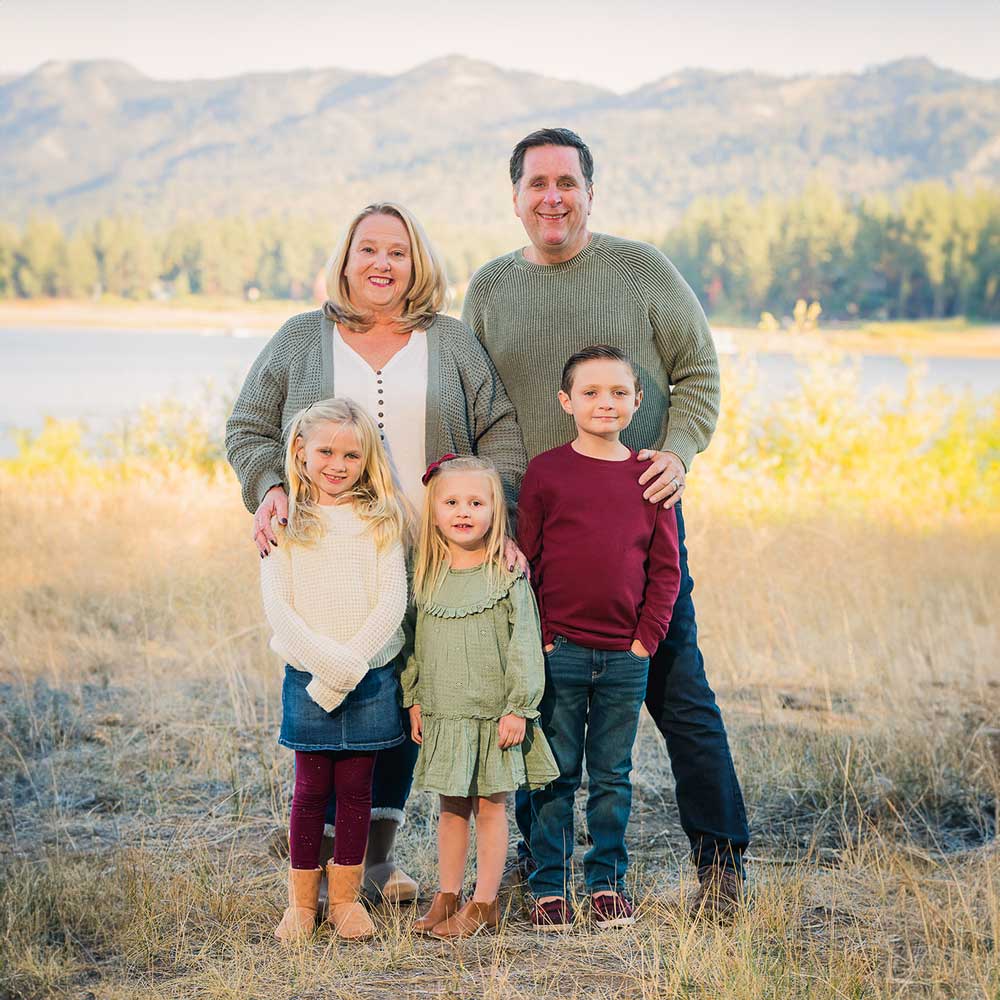 Love-Story-Photography-Mountain-family-1000px