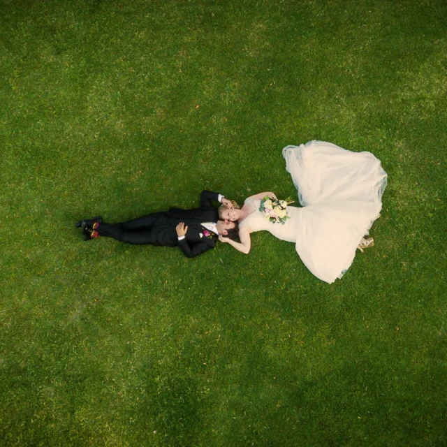 Love-Story-Photography-Above-Grass-1600x1068 Love-Story-Photography-Above-Grass-1600x1068