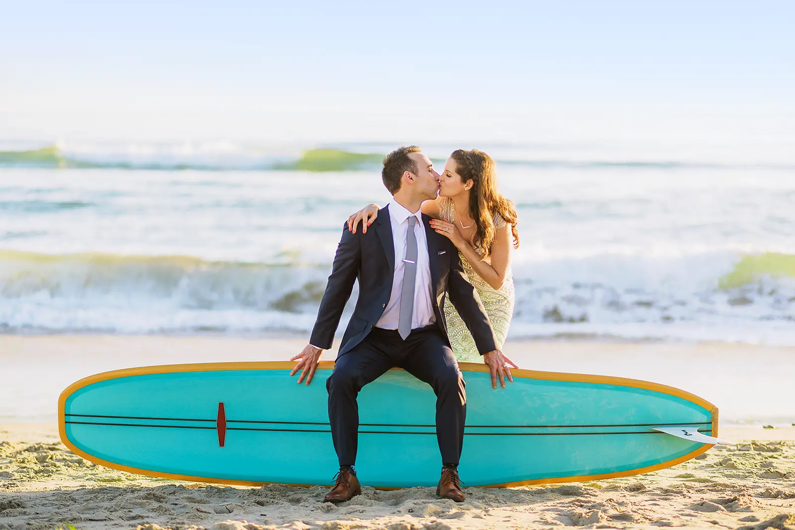 Love-Story-Photography-Surfboard-Wedding-1600x1068